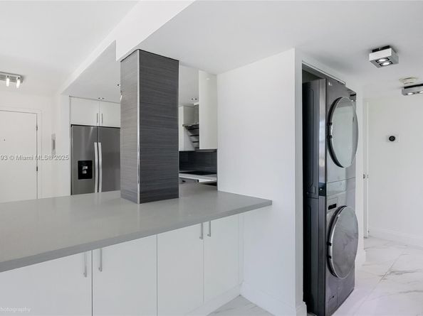 2016 Bay Dr 904, Miami Beach FL 33141