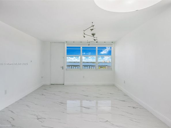 2016 Bay Dr 904, Miami Beach FL 33141