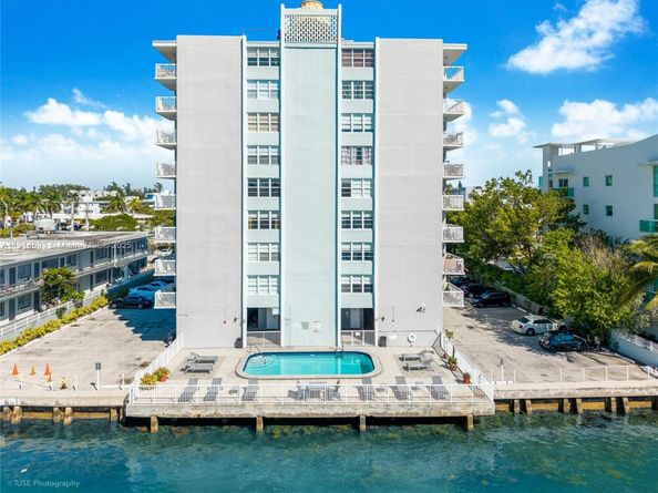 2016 Bay Dr 904, Miami Beach FL 33141