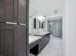 2016 Bay Dr 904, Miami Beach FL 33141