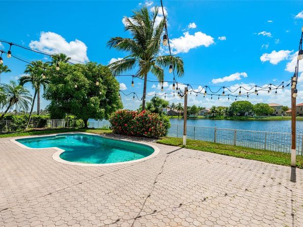 2021 SW 176th Ave, Miramar FL 33029