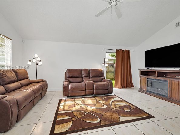 1720 SW 84th Ave, Miramar FL 33025