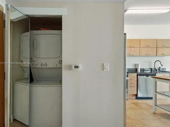 350 S Miami Ave 1709, Miami FL 33130