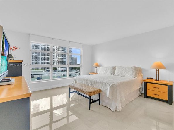 19101 NE 36th Ct 701, Aventura FL 33180
