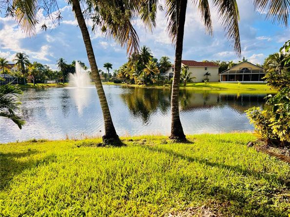 1140 NW 184th Pl, Pembroke Pines FL 33029