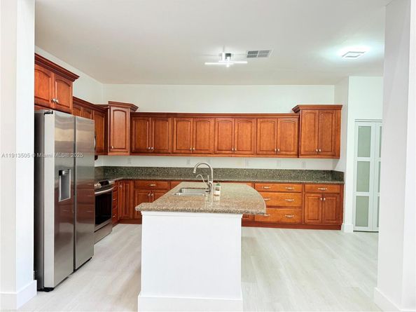 1140 NW 184th Pl, Pembroke Pines FL 33029