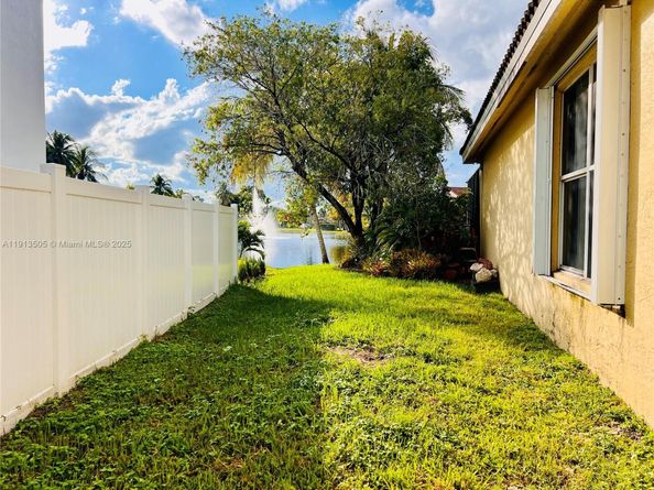 1140 NW 184th Pl, Pembroke Pines FL 33029
