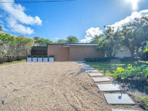 910 N Venetian Dr, Miami Beach FL 33139