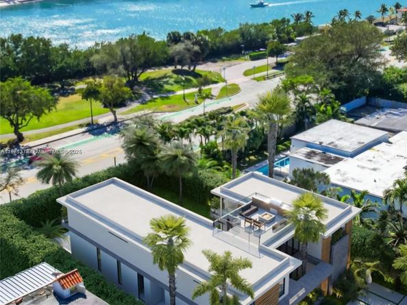 910 N Venetian Dr, Miami Beach FL 33139