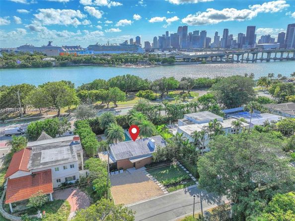 910 N Venetian Dr, Miami Beach FL 33139