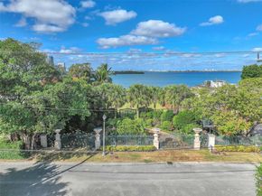 910 N Venetian Dr, Miami Beach FL 33139