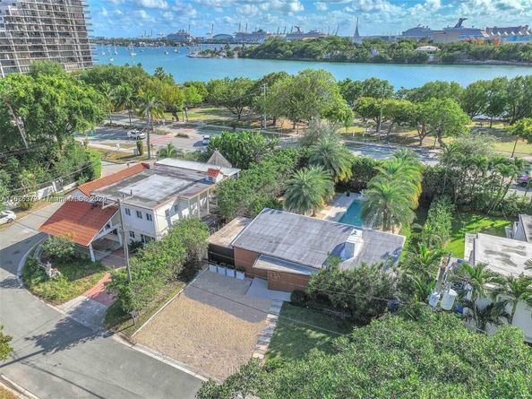 910 N Venetian Dr, Miami Beach FL 33139