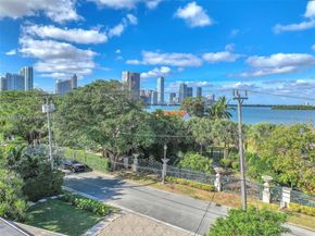 910 N Venetian Dr, Miami Beach FL 33139