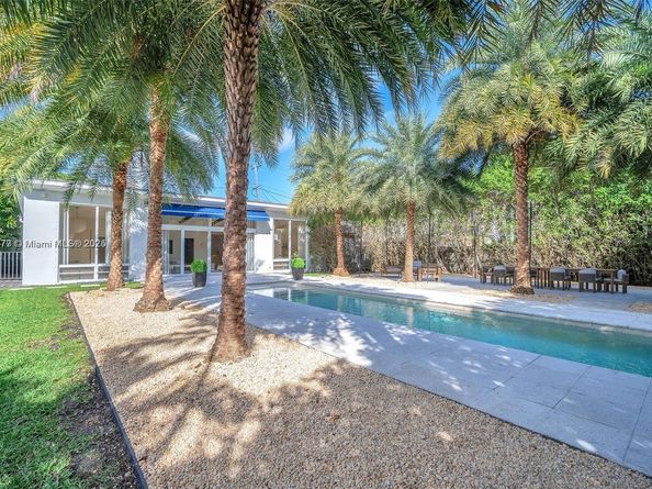 910 N Venetian Dr, Miami Beach FL 33139