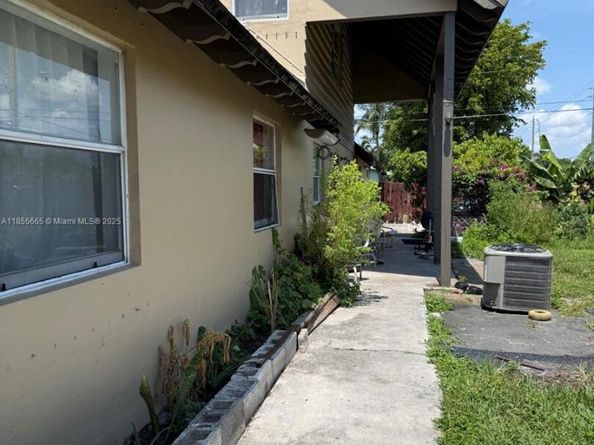 1801 Gardenia Rd, Fort Lauderdale FL 33317