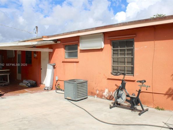 4940 SW 114th Ave, Miami FL 33165