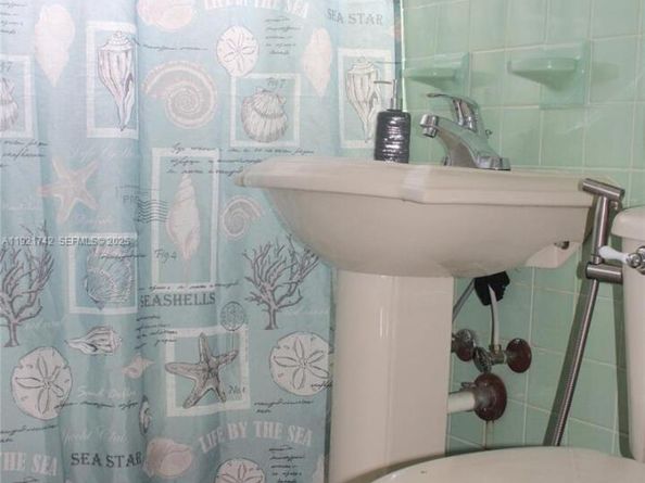 4940 SW 114th Ave, Miami FL 33165