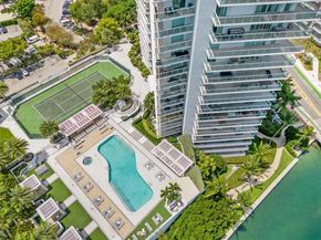 10 Venetian Way 804, Miami Beach FL 33139