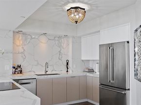 10 Venetian Way 804, Miami Beach FL 33139