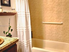 20166 W Oakmont Cir, Hialeah FL 33015