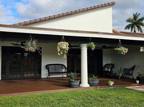 20166 W Oakmont Cir, Hialeah FL 33015