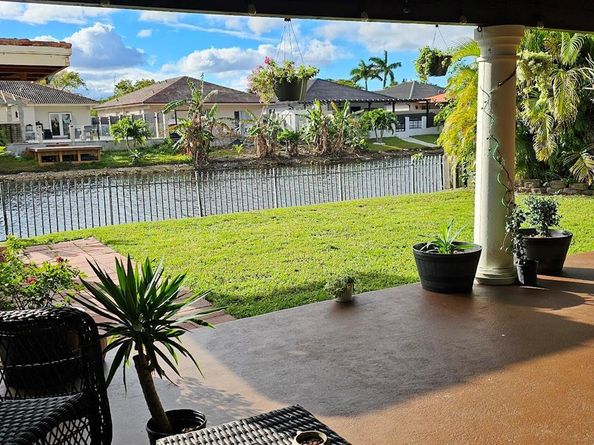 20166 W Oakmont Cir, Hialeah FL 33015