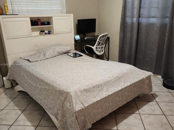 4361 NW 35th Ave, Lauderdale Lakes FL 33309