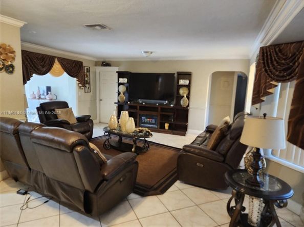 4361 NW 35th Ave, Lauderdale Lakes FL 33309