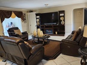 4361 NW 35th Ave, Lauderdale Lakes FL 33309