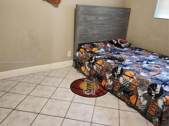 4361 NW 35th Ave, Lauderdale Lakes FL 33309