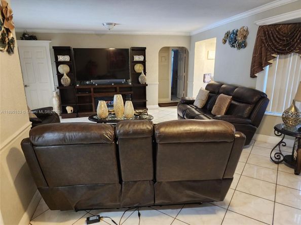 4361 NW 35th Ave, Lauderdale Lakes FL 33309