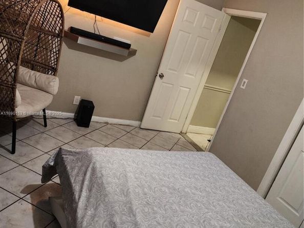 4361 NW 35th Ave, Lauderdale Lakes FL 33309
