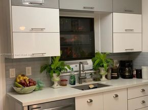 2 NE 44 St, Miami FL 33137