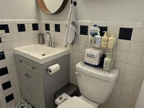 2 NE 44 St, Miami FL 33137