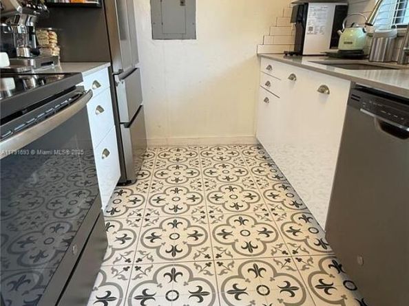 2 NE 44 St, Miami FL 33137