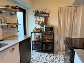 2 NE 44 St, Miami FL 33137