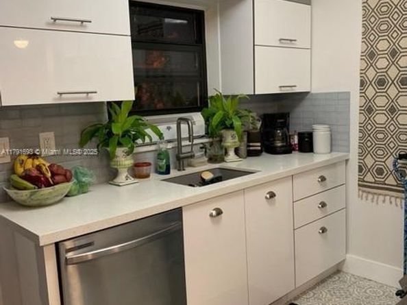 2 NE 44 St, Miami FL 33137