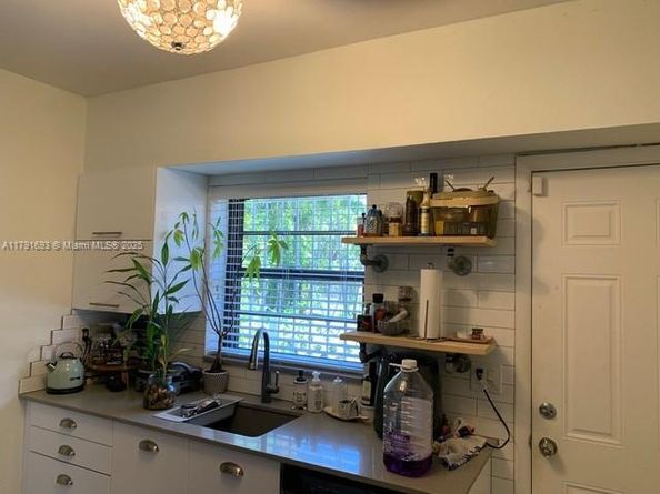 2 NE 44 St, Miami FL 33137