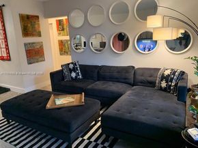 2 NE 44 St, Miami FL 33137
