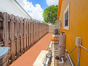 11040 SW 140th Ave, Miami FL 33186