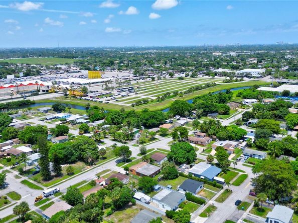 3331 NW 8th Pl, Lauderhill FL 33311