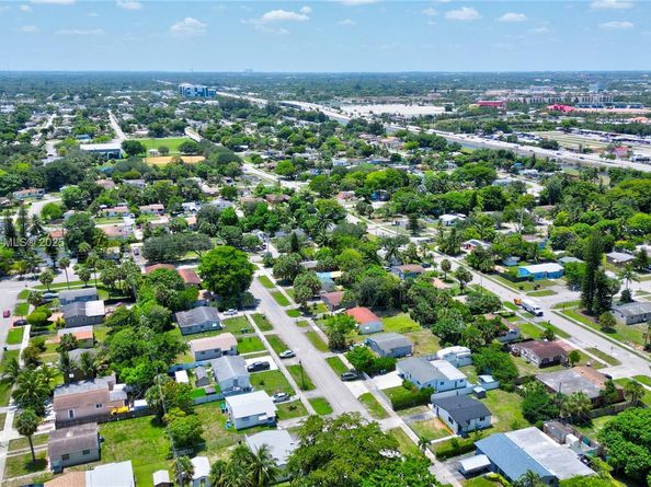 3331 NW 8th Pl, Lauderhill FL 33311