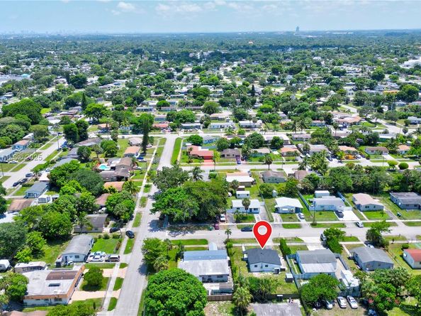 3331 NW 8th Pl, Lauderhill FL 33311