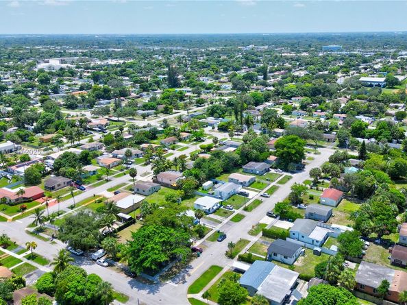 3331 NW 8th Pl, Lauderhill FL 33311