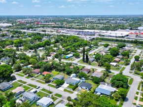 3331 NW 8th Pl, Lauderhill FL 33311