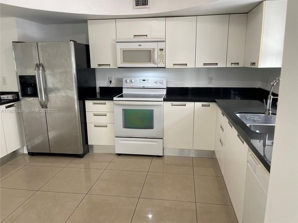 1658 Hayes St 16585, Hollywood FL 33020