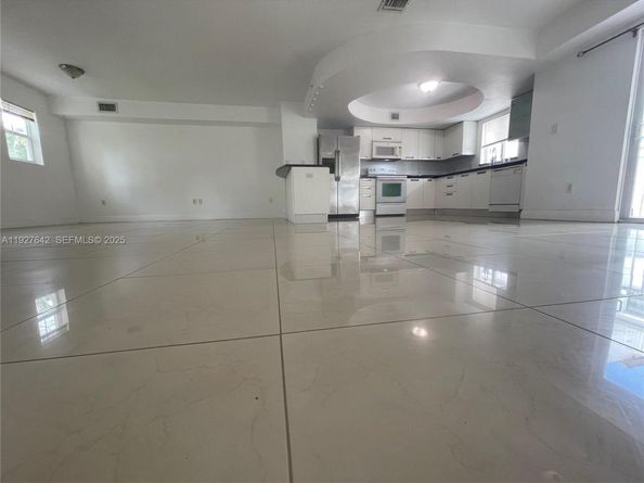 1658 Hayes St 16585, Hollywood FL 33020