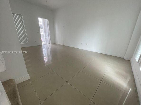 1658 Hayes St 16585, Hollywood FL 33020