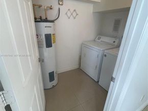 1658 Hayes St 16585, Hollywood FL 33020