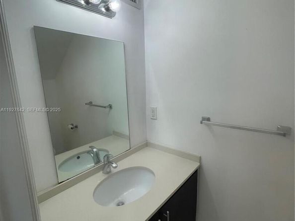 1658 Hayes St 16585, Hollywood FL 33020